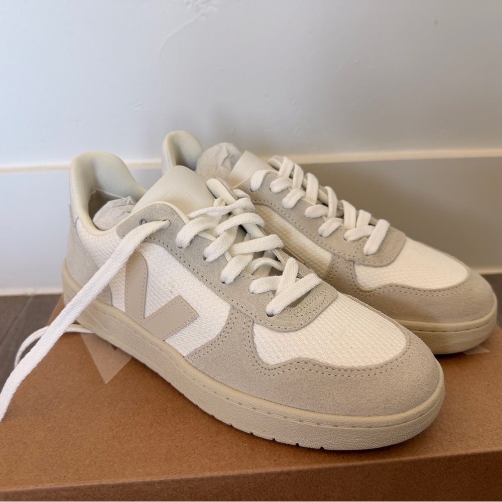 Veja V-10 B-mesh and Leather women’s sneaker (EU37) NWIB/NWT